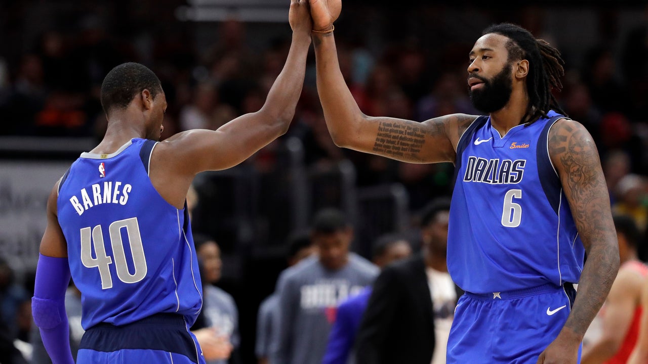 Barnes scored 22, leads Mavericks past Bulls 103-98